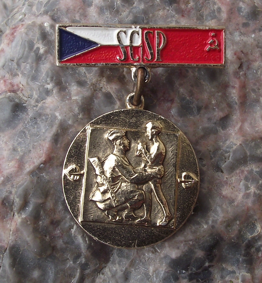 Vintage SCSP Boy Handing Flowers to Soviet Soldier Medal