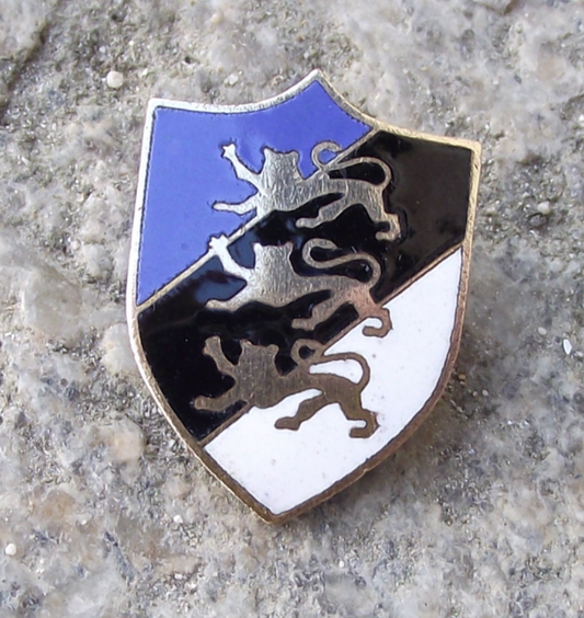 Vintage Estonia Three Lions National Parliamentary Crest Shield Flag Pin Badge
