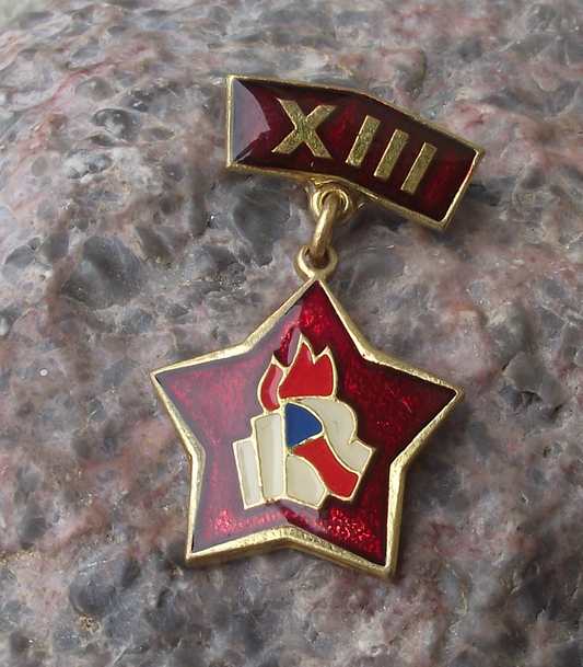 1962 CSM Pionyr Pioneer Youth Organisation Anniversary Red Star Pin Badge