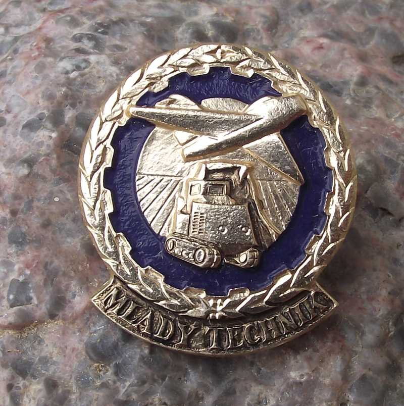 Young Technician Czechoslovakia Youth Pioneer Technical Award Pin Badge Blue
