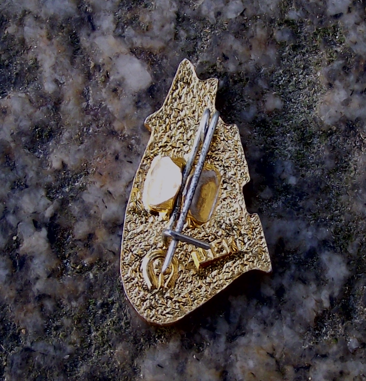 1985 27th Communist Party Congress Soviet Red Shooting Star KNCC Pin Badge