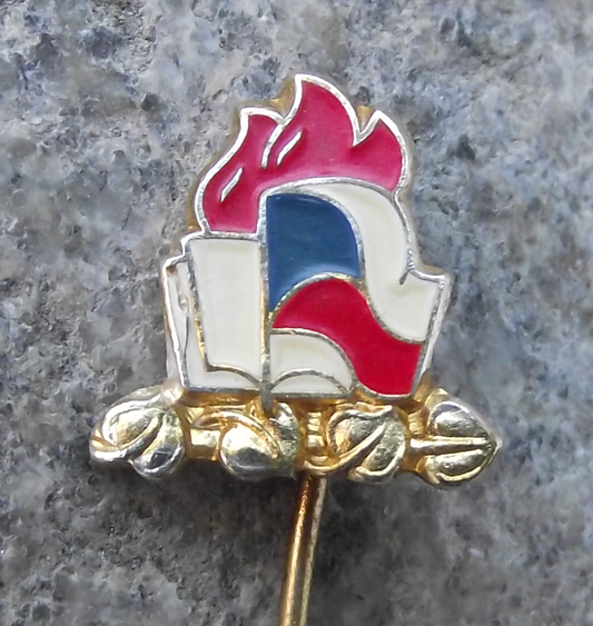 Vintage Czechoslovakia Pioneer Youth Group Logo on Lime Leaves Pin Badge