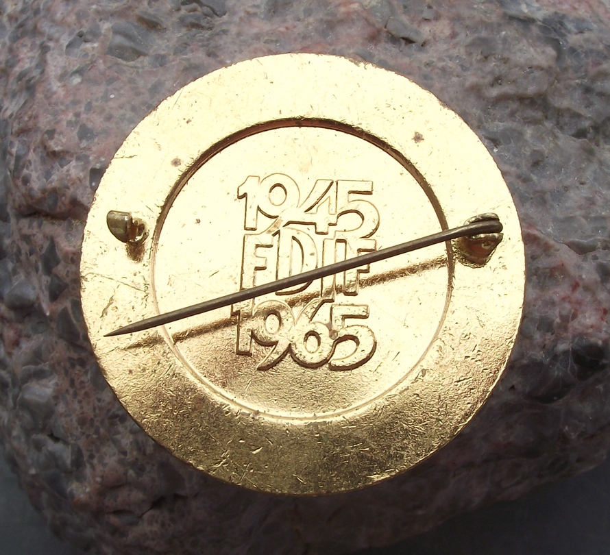 1965 FDJF Women's International Democratic Federation Anniversary Pin Badge