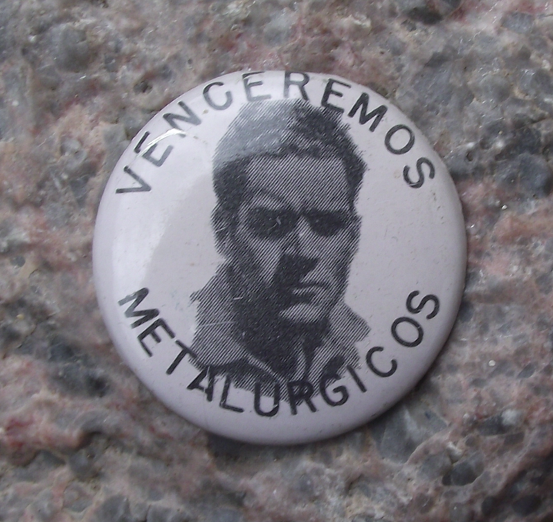Vintage Cuban National Hero Venceremos Julio Antonio Mella Cuba Pin Badge