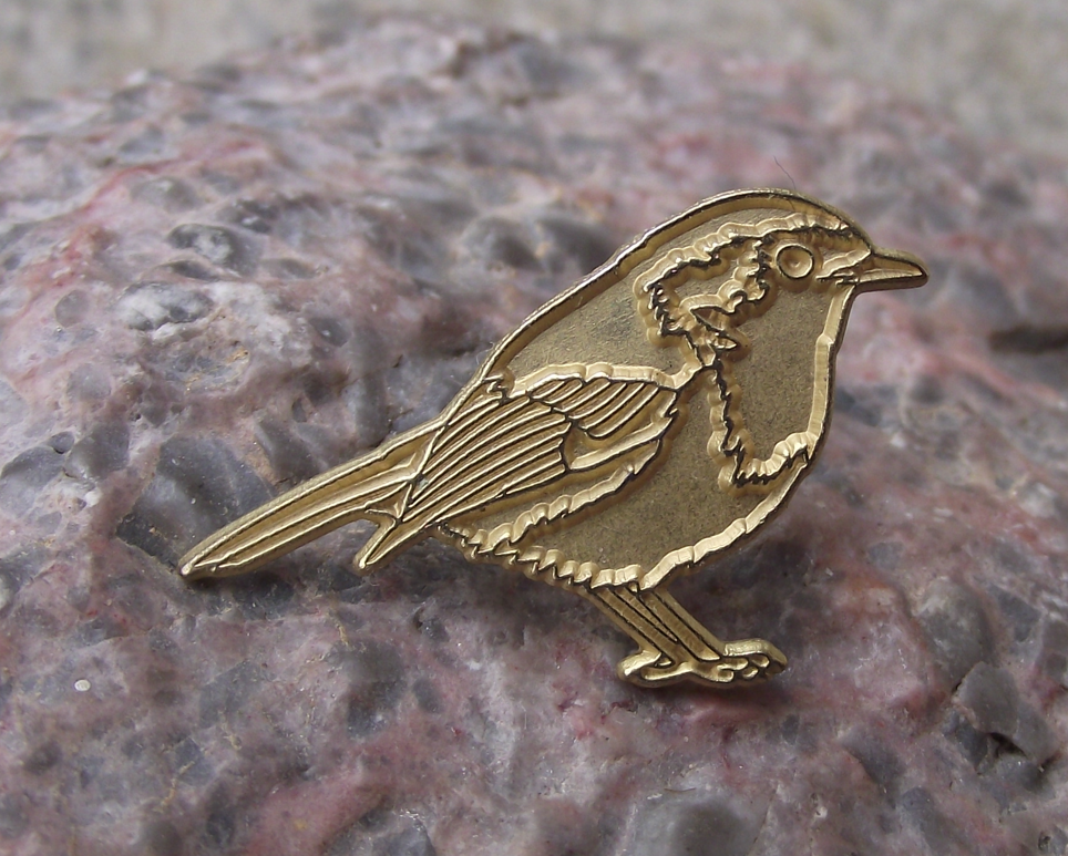 Rare Special Edition Golden European Robin Garden Bird Pin Badge - Badgecrazy