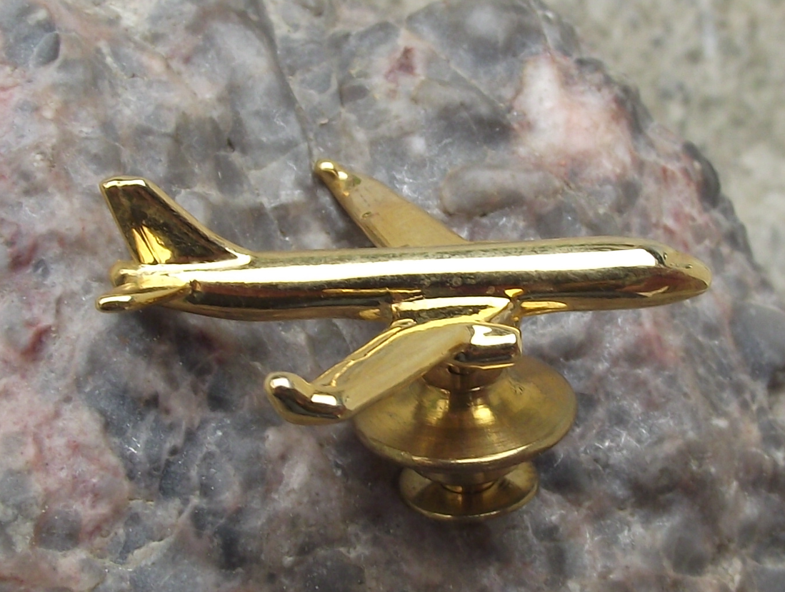 Golden Colour Boeing 757 Passenger Aircraft Tie Pin Badge - Badgecrazy
