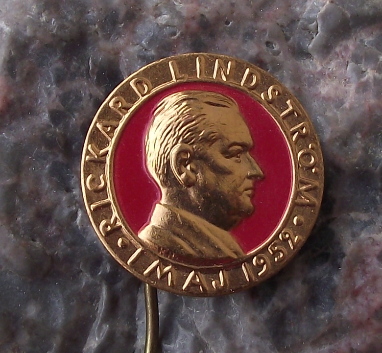 1952 Sweden Swedish May 1st Labor Day Rikard Lindstrom Mayday Pin Badge - Badgecrazy