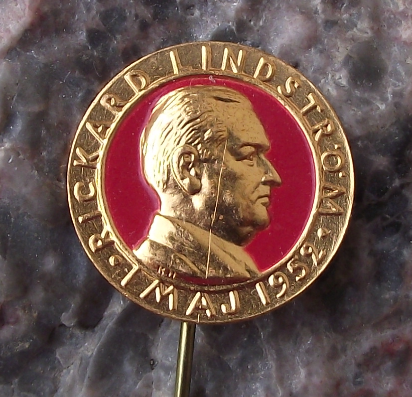 1952 Sweden Swedish May 1st Labor Day Rikard Lindstrom Mayday Pin Badge - Badgecrazy