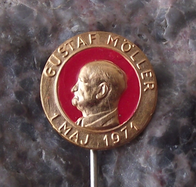 1971 Sweden Swedish May 1st Labor Day Gustaf Moller Mayday Pin Badge - Badgecrazy