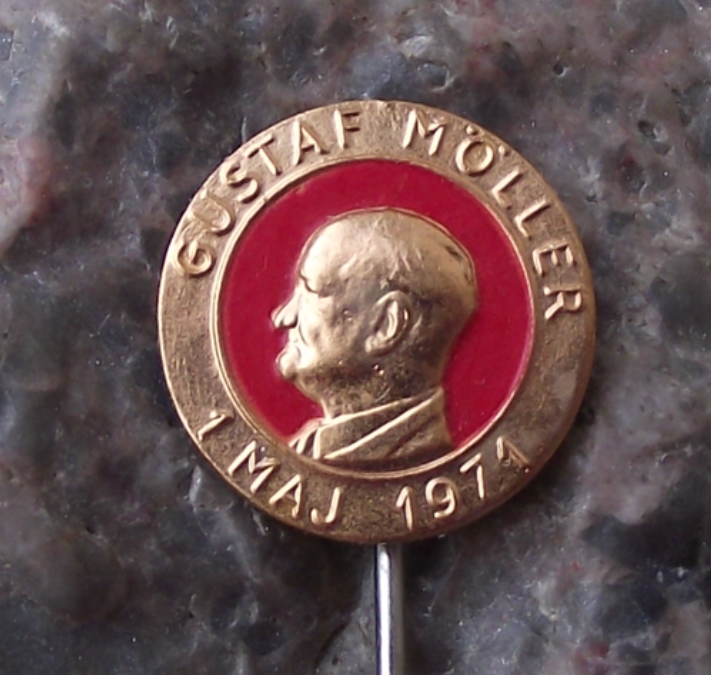 1971 Sweden Swedish May 1st Labor Day Gustaf Moller Mayday Pin Badge - Badgecrazy