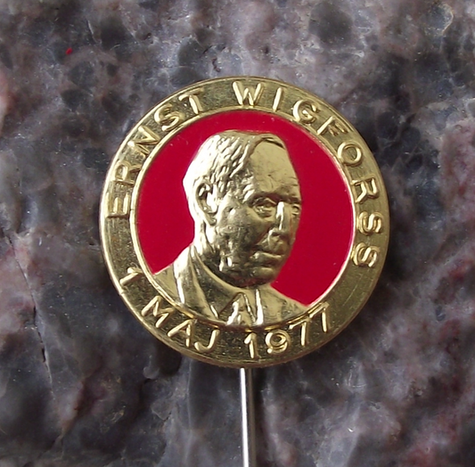 1977 Sweden Swedish May 1st Labor Day Ernst Wigforrs Pin Badge - Badgecrazy