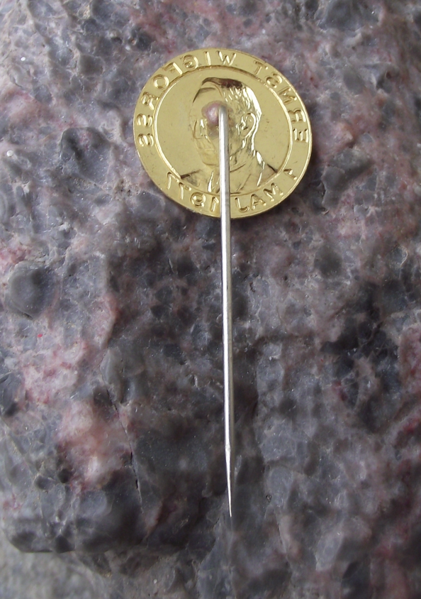 1977 Sweden Swedish May 1st Labor Day Ernst Wigforrs Pin Badge - Badgecrazy