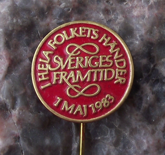 1983 Sweden Swedish May 1st Labor Day Hands of the People Pin Badge - Badgecrazy