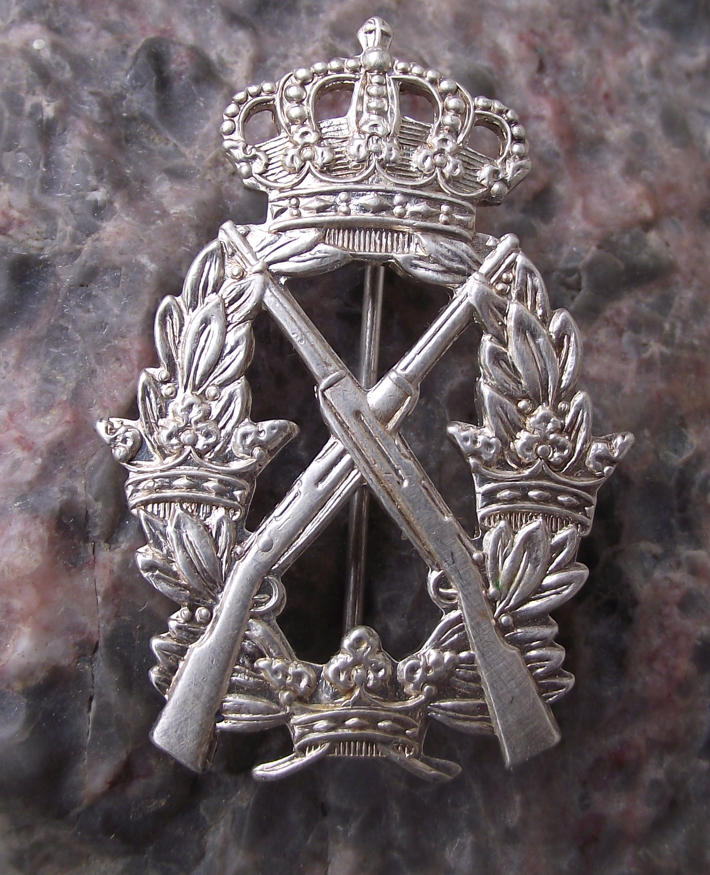 Vintage Swedish Shooting Award Sweden Gun Crossed Rifles Pin Badge)
