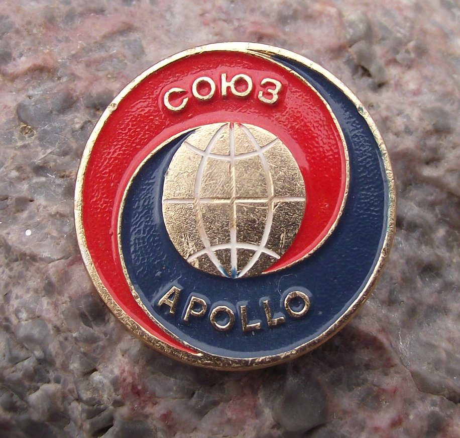 Vintage Apollo Sojuz Soyuz Joint CCCP NASA Mission Space Dock Pin Badge - Badgecrazy