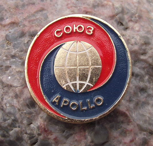 Vintage Apollo Sojuz Soyuz Joint CCCP NASA Mission Space Dock Pin Badge - Badgecrazy