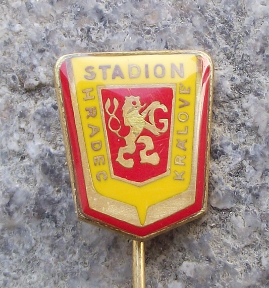Vintage Hradec Kralove Stadion Ice Hockey Club Stadium Lion Pin Badge - Badgecrazy