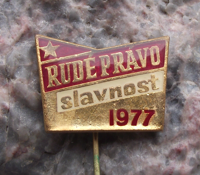 1977 Rude Pravo Slavnost Czech Newspaper Cultural Celebration Pin Badge - Badgecrazy