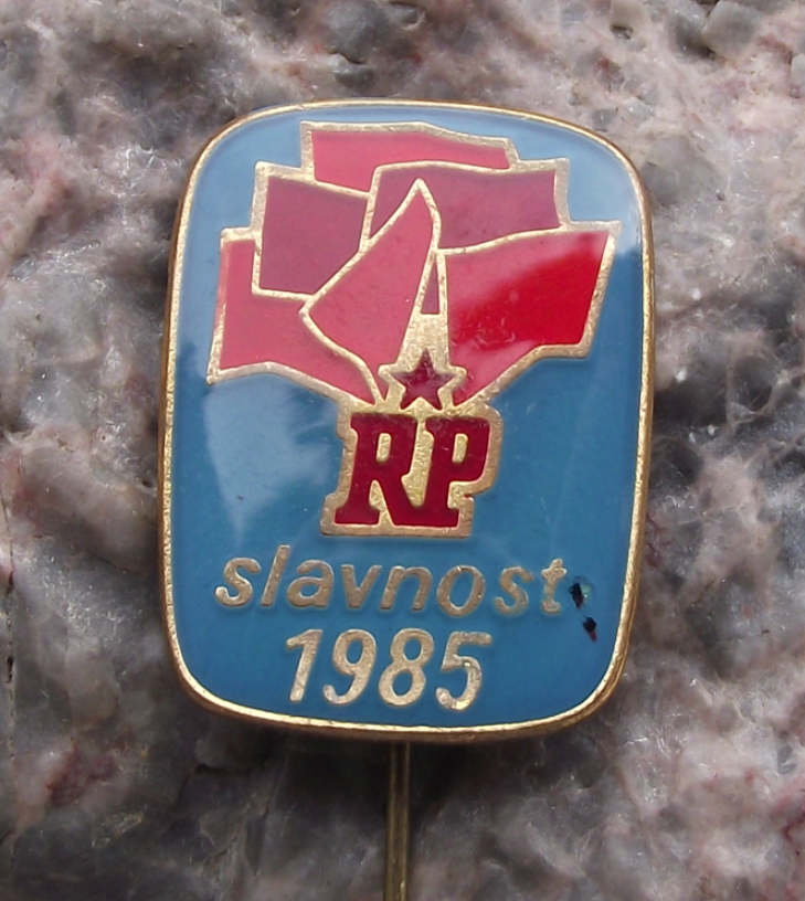 1985 Rude Pravo Slavnost Czech Newspaper Cultural Celebration Pin Badge - Badgecrazy