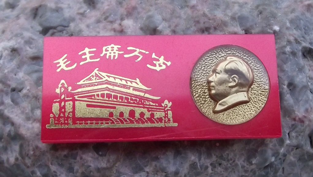 Vintage LONG LIVE CHAIRMAN MAO Slogan Communist China Pin Badge