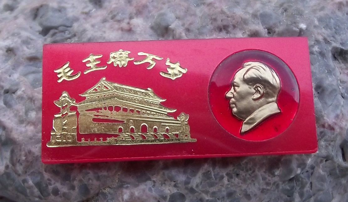 Vintage LONG LIVE CHAIRMAN MAO Slogan Communist China Pin Badge