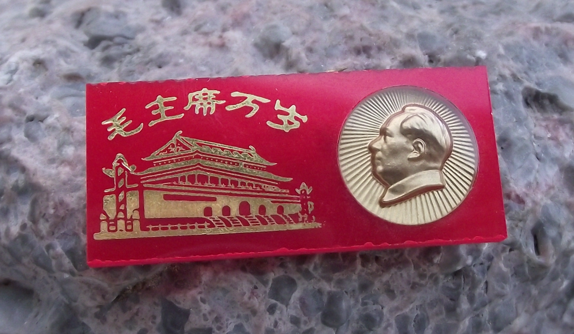 Vintage LONG LIVE CHAIRMAN MAO Slogan Communist China Pin Badge