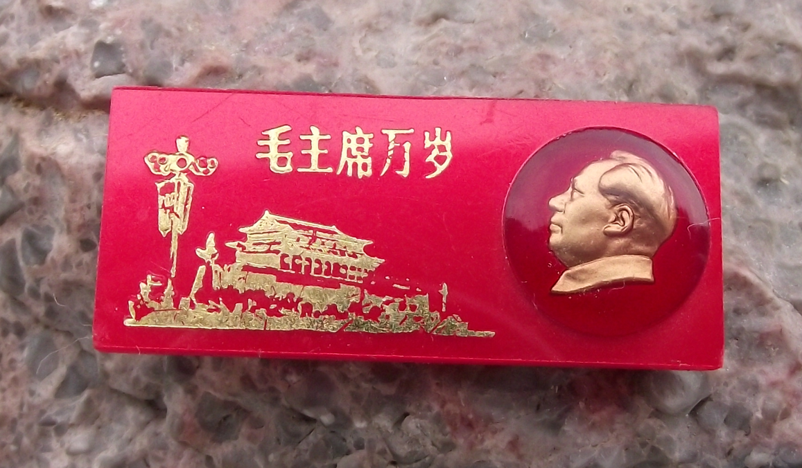 Vintage LONG LIVE CHAIRMAN MAO Slogan Communist China Pin Badge