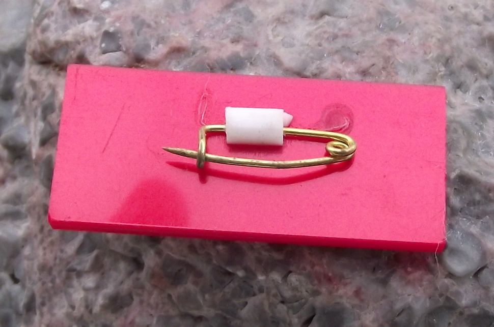 Vintage LONG LIVE CHAIRMAN MAO Slogan Communist China Pin Badge