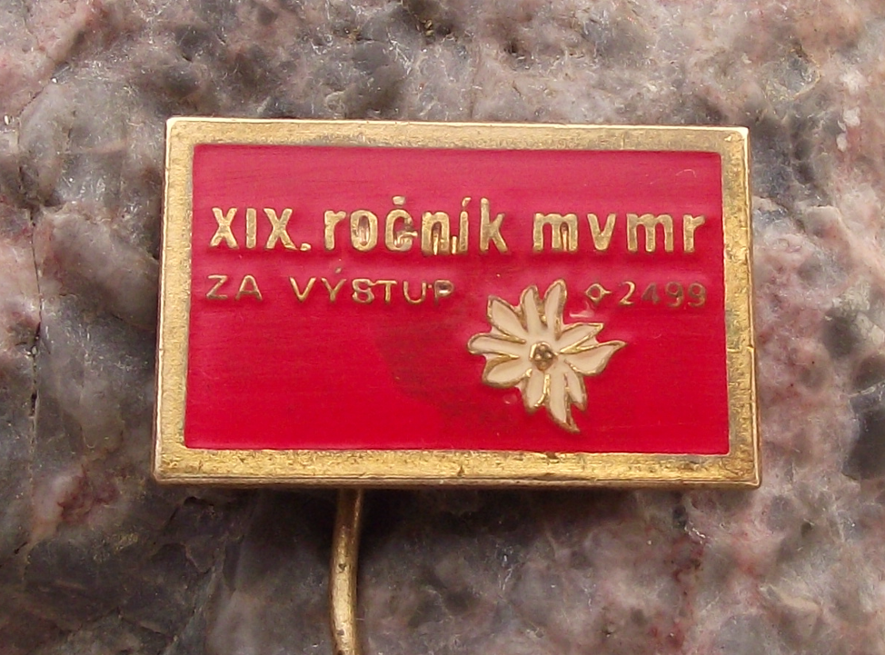 1975 MVMR 19th International Ascent of Rysy Mountain Edelweiss Pin Badge