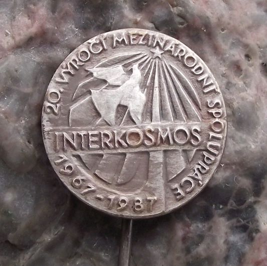 1987 Soviet Union Interkosmos Space Program Anniversary Peace Dove Pin Badge