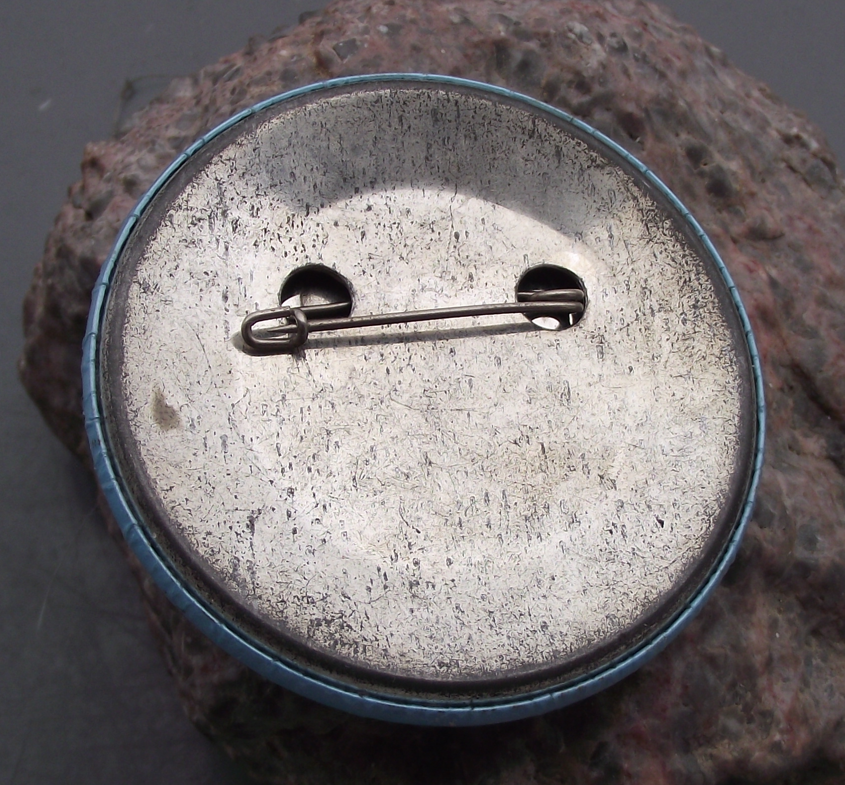 Vintage Peace Movement Mouvement de la Paix Atom Bomb Dove Pin Badge