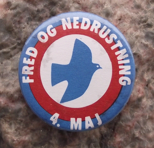 Vintage Denmark FRED OG NEDRUSTNING Peace and Disarmament 4th May Pin Badge