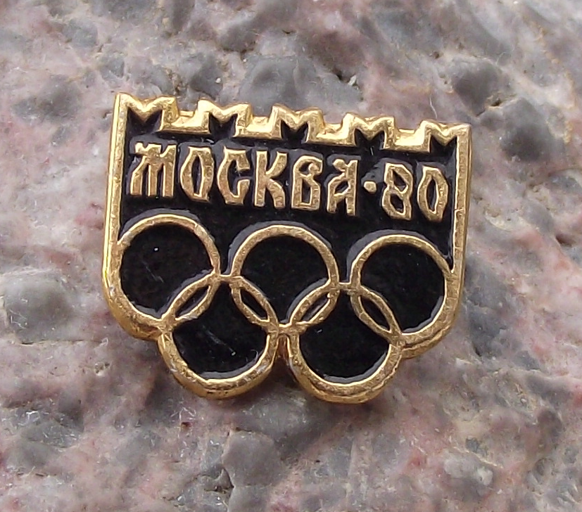 1980 Moscow Olympic Games Rings Kremlin Wall Battlement Logo Pin Badge