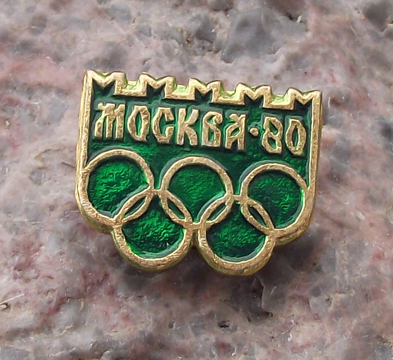 1980 Moscow Olympic Games Rings Kremlin Wall Battlement Logo Pin Badge