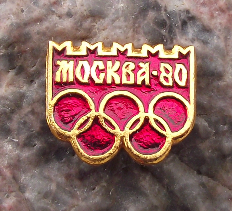 1980 Moscow Olympic Games Rings Kremlin Wall Battlement Logo Pin Badge