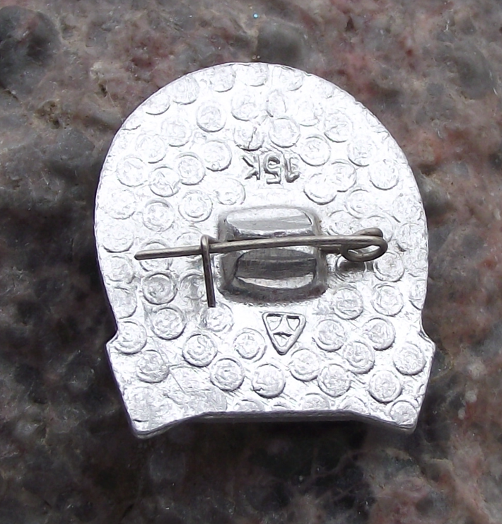 1980 Shiny Moscow Olympic Games Equestrian Horse Horseshoe Pin Badge