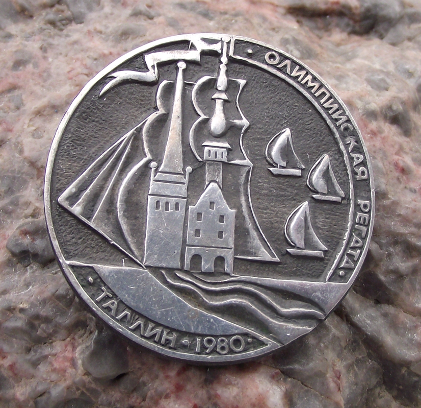 1980 Moscow Olympic Games Tallinn Estonia Sailing Event Yachts Pin Badge