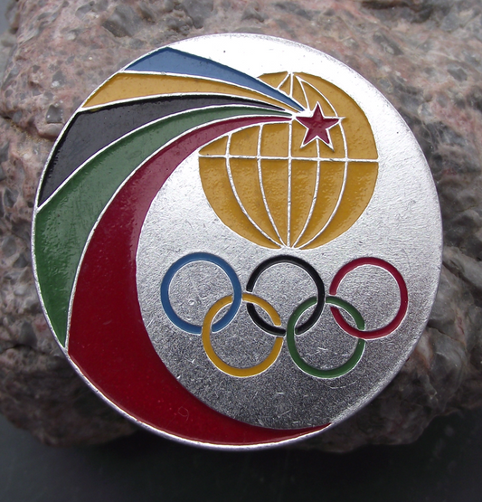 1980 Large Rainbow Ribbons Moscow Olympic Rings Games Pin Badge