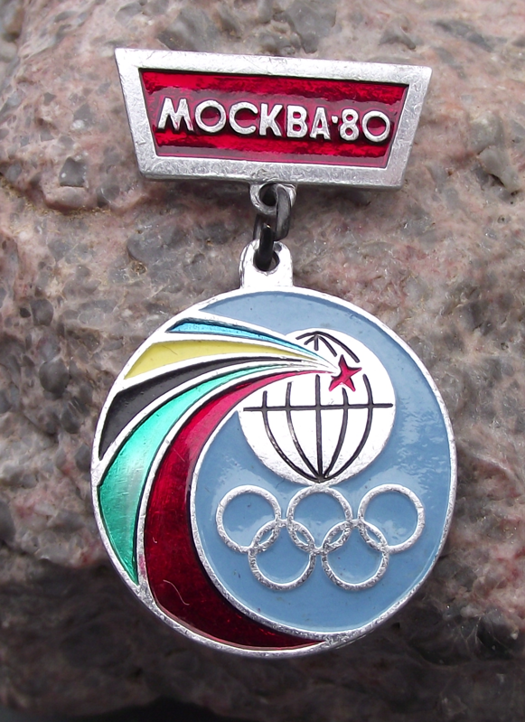 1980 Rainbow Ribbons Moscow 80 Olympic Rings Games Medal Pin Badge