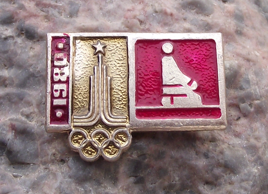 1980 Moscow Olympic Games Kneeling Judo Martial Arts Event Pin Badge