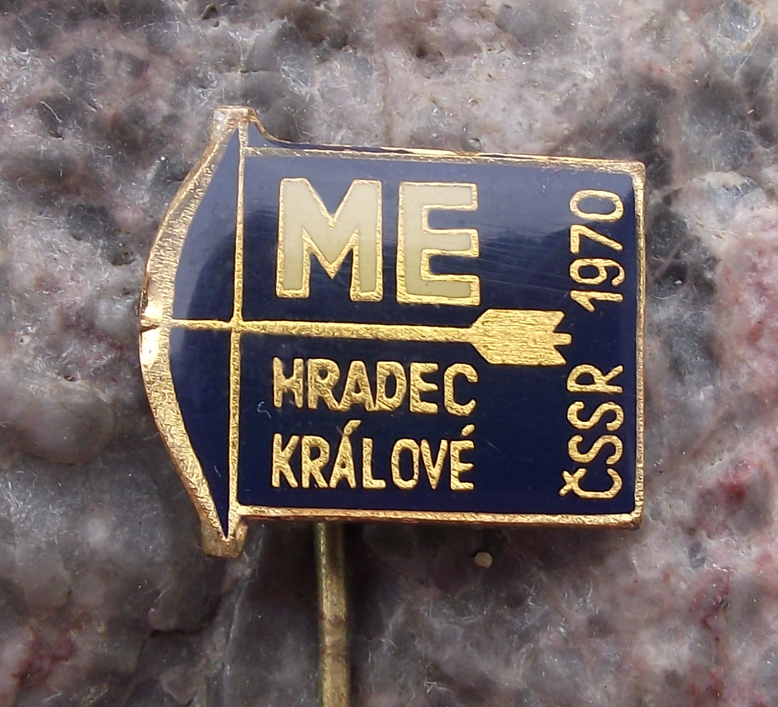 1970 European Archery Championships Czechoslovakia Bow Arrow Pin Badge