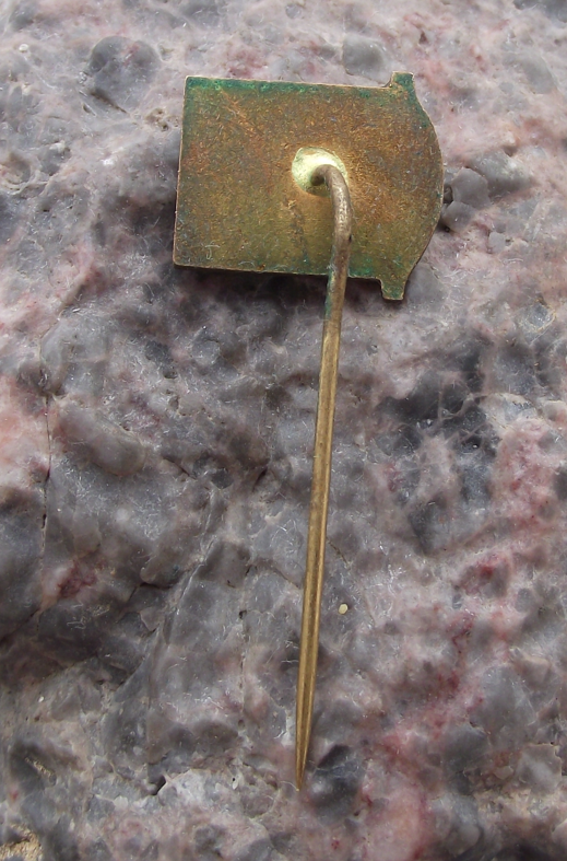 1970 European Archery Championships Czechoslovakia Bow Arrow Pin Badge