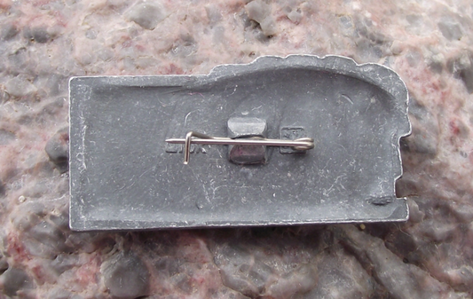 Vintage Belgorod Memorial to Fallen Soldiers Kursk Tank Battle Pin Badge