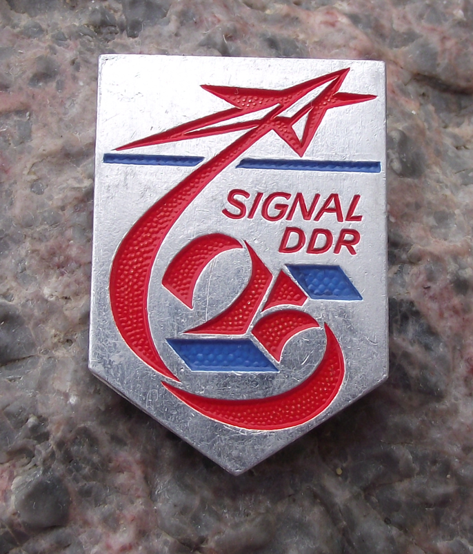 1974 FDJ Freie Deutsche Jugend Signal DDR 25 East Germany Pin Badge