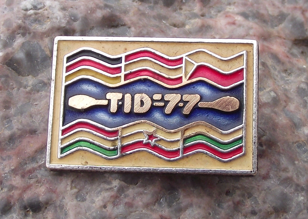 1977 Tour International Danubien 22nd TID Danube Canoe Event Pin Badge
