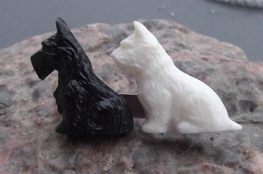 Vintage Black and White Blended Scotch Whiskey Whisky Scottie Dogs Pin Badge