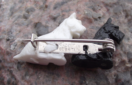 Vintage Black and White Blended Scotch Whiskey Whisky Scottie Dogs Pin Badge