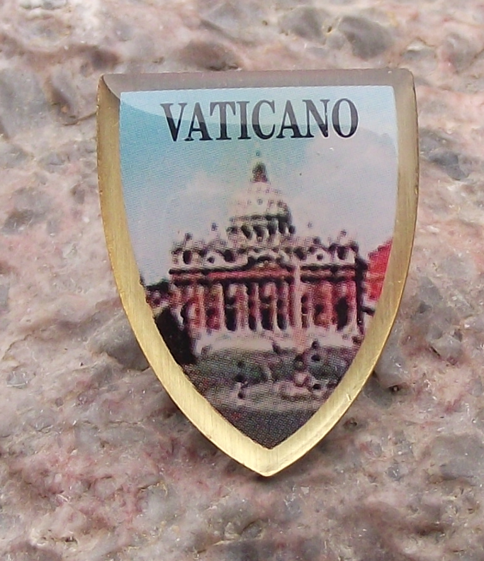 St. Peter's Basilica Vatican City Vaticano Shield Pin Badge
