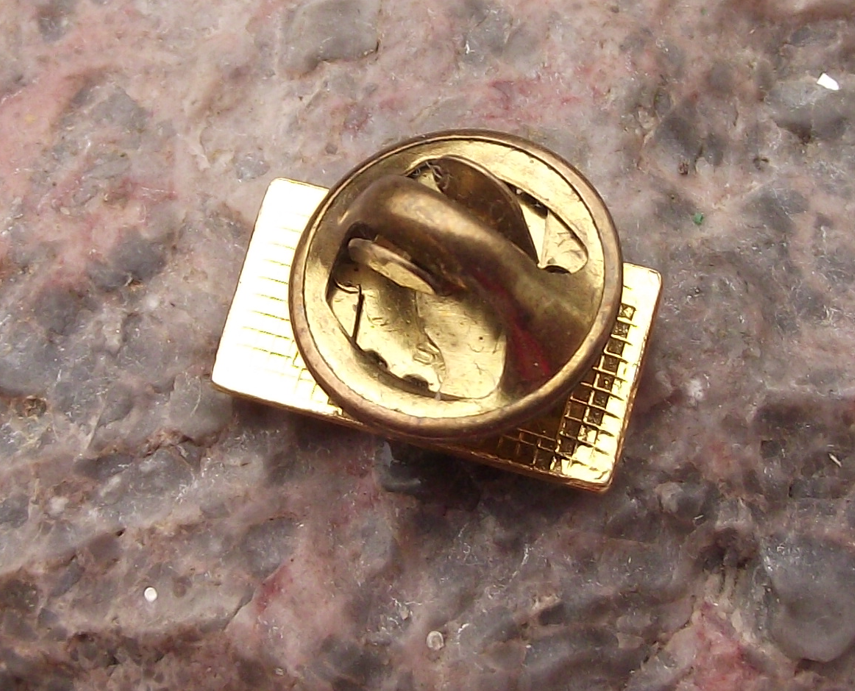 Small Official National Flag of Canada Canadian Maple Leaf Pin Badge