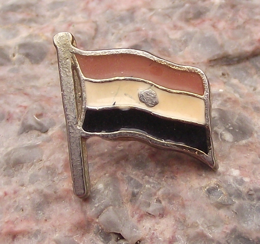 Vintage Official National Flag of Egypt Brooch Style Pin Badge